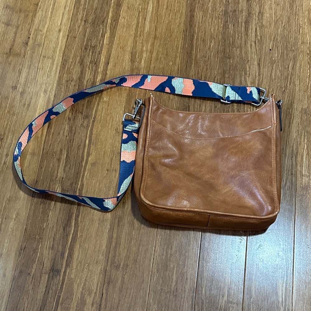 LAST CHANCE OFFER: Elegant Tan Leather Messenger Bag with 2 straps